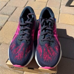 Asics Women's NOVABLAST 3 Running Shoes -excellent used condition!